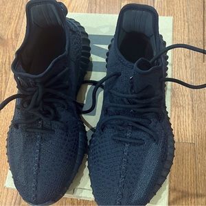 Yeezys onyx size 7.5 men women 8